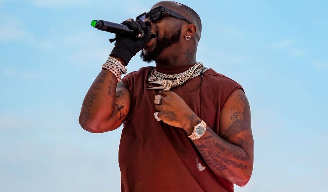 Davido Cries Out, “the media hardly report good things about me”